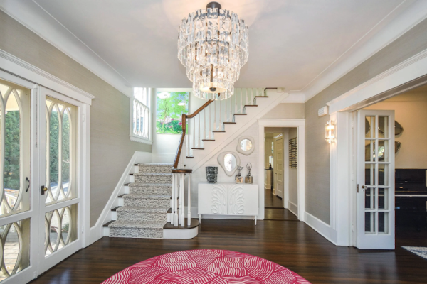 Timeless Elegance: Classic Entryway Chandeliers