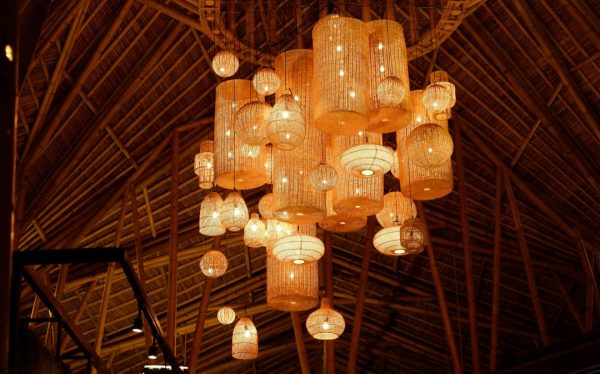 Enhance Your Foyer with a Colonial Lantern Chandelier